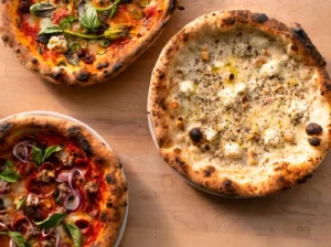 Tre stenovnsbagte pizzaer fra Pizza Foodtruck